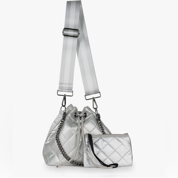 LINDSEY VAPOR PUFFER BUCKET BAG - Picture 1 of 8